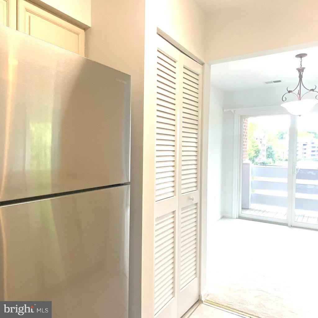 7594 LAKESIDE VILLAGE DRIVE M 7594M