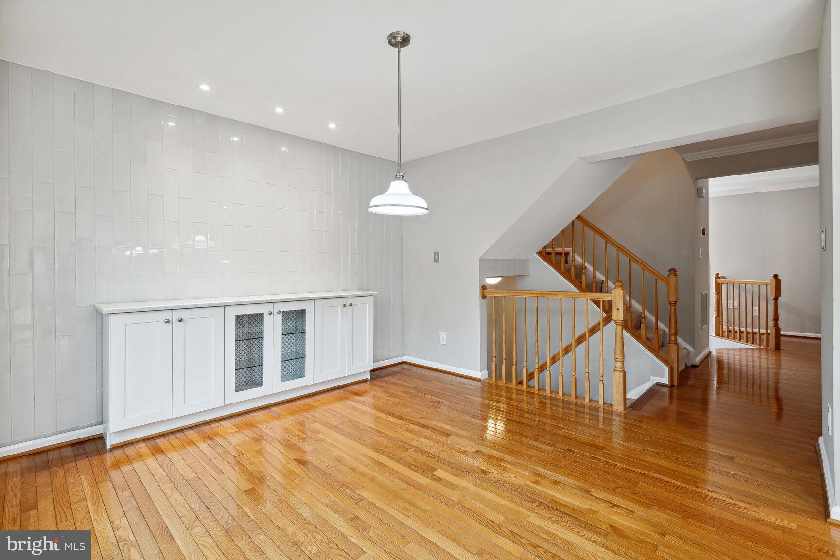 5104 WOODFIELD DRIVE