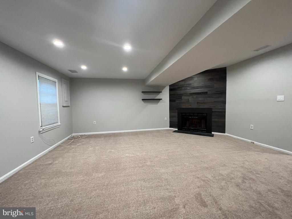 5508 LAKEWHITE COURT