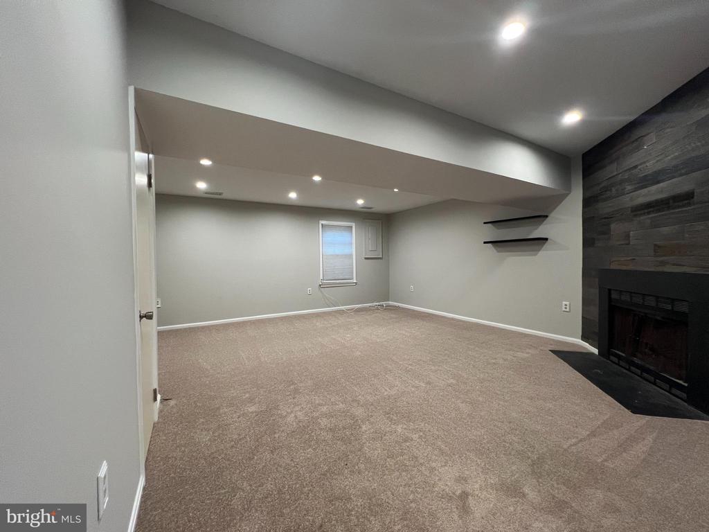 5508 LAKEWHITE COURT