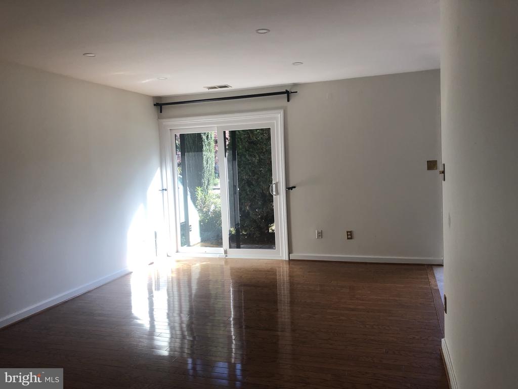 2254 COPPERSMITH SQUARE