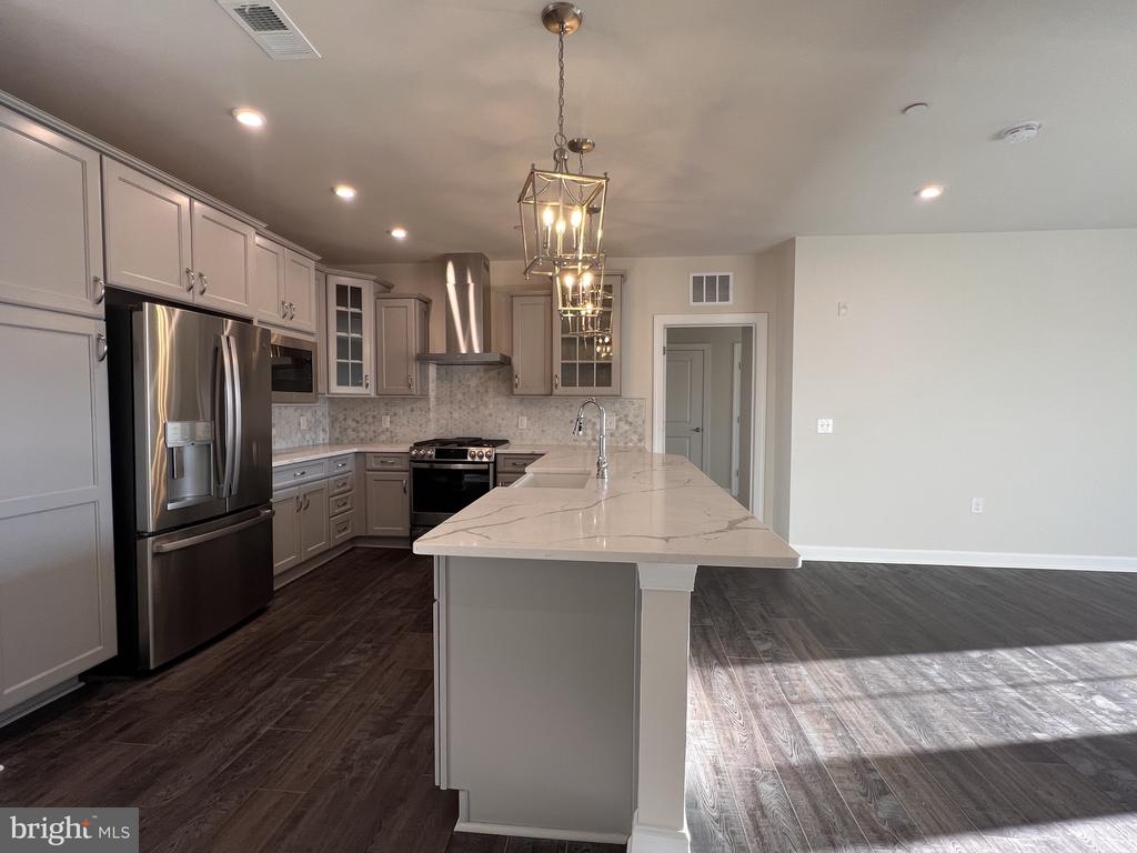 3927 FAIR RIDGE DRIVE 506
