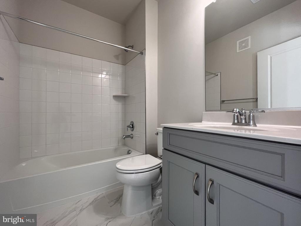 3927 FAIR RIDGE DRIVE 506
