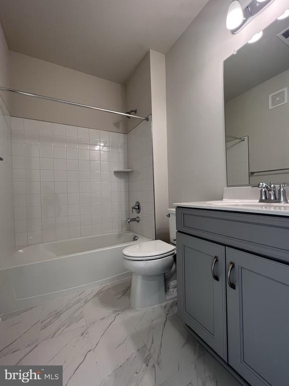 3927 FAIR RIDGE DRIVE 506