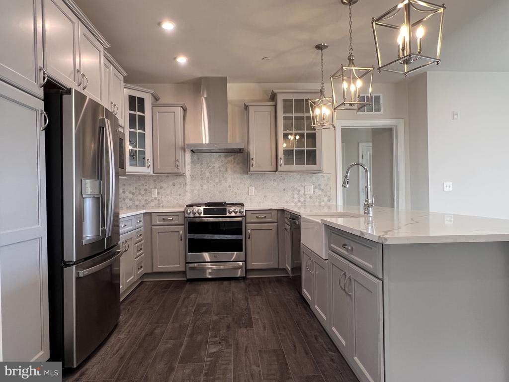 3927 FAIR RIDGE DRIVE 506