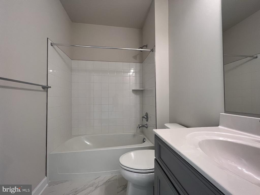 3927 FAIR RIDGE DRIVE 506