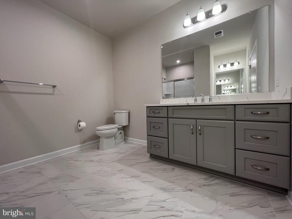3927 FAIR RIDGE DRIVE 506