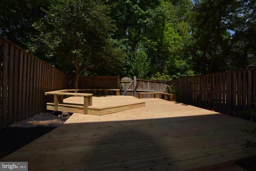 9426 CANDLEBERRY COURT