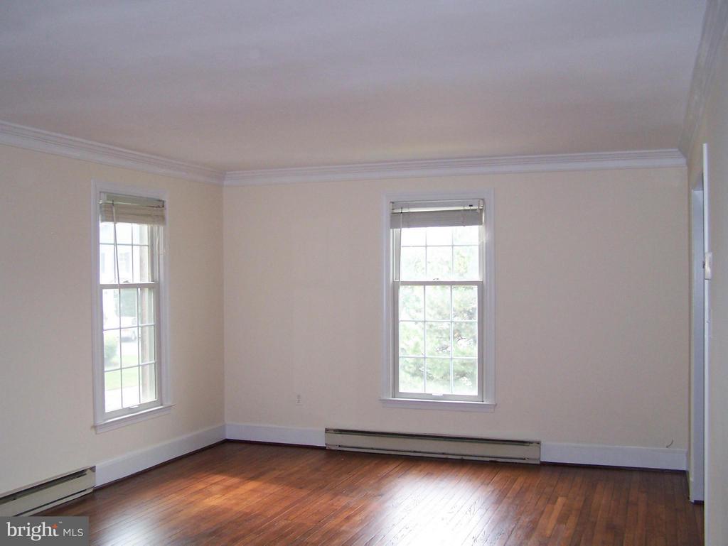 6434 EASTLEIGH COURT