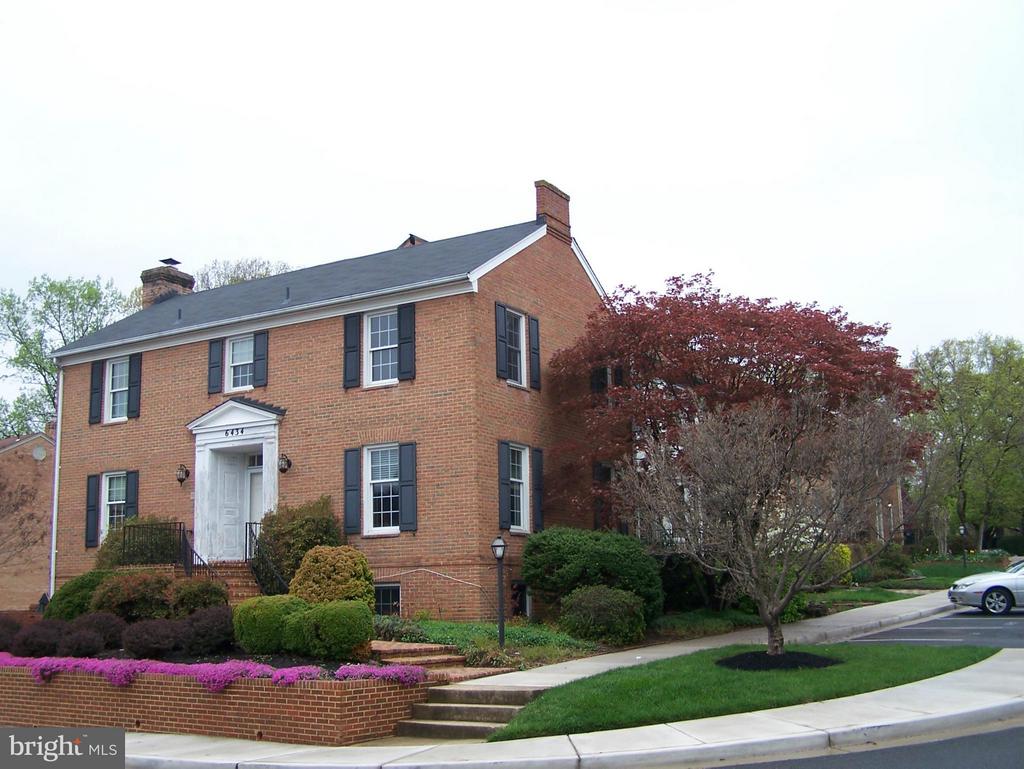 6434 EASTLEIGH COURT