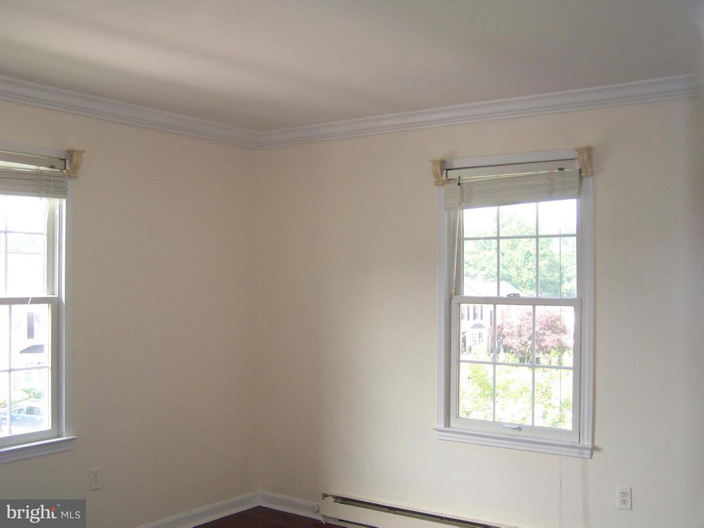 6434 EASTLEIGH COURT