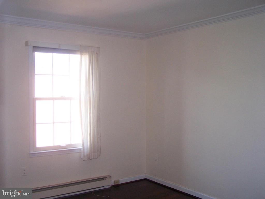 6434 EASTLEIGH COURT