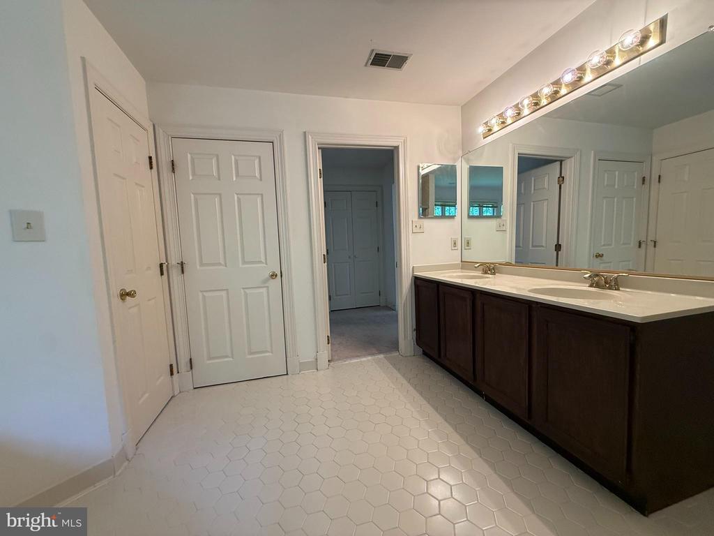 2501 HALTERBREAK COURT