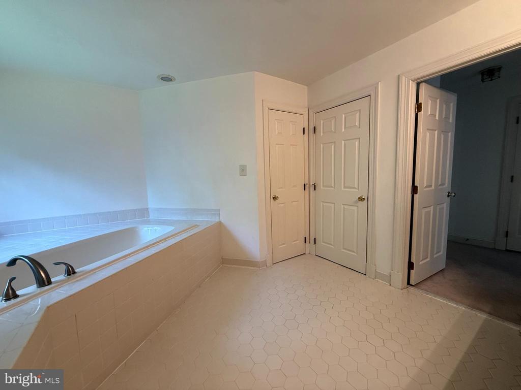 2501 HALTERBREAK COURT