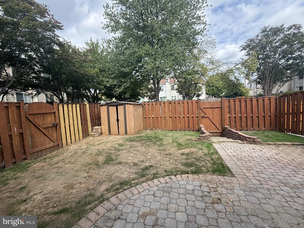 6269 WALKERS CROFT WAY