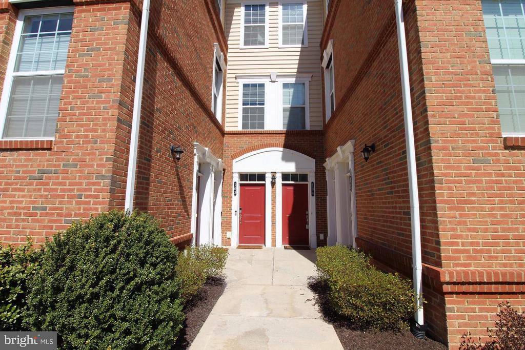 23315 MILLTOWN KNOLL SQUARE 104