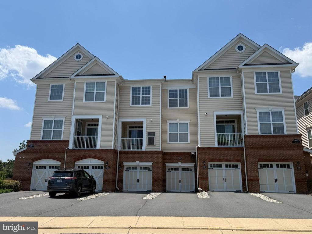23315 MILLTOWN KNOLL SQUARE 104