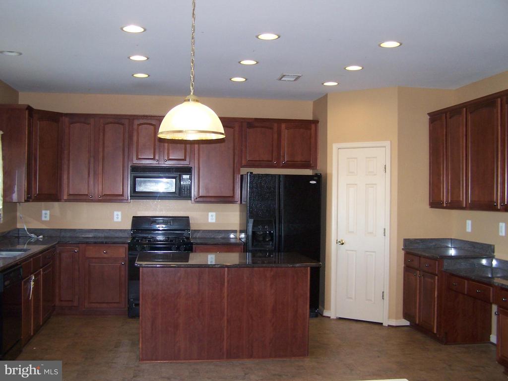 965 DEVONSHIRE CIRCLE