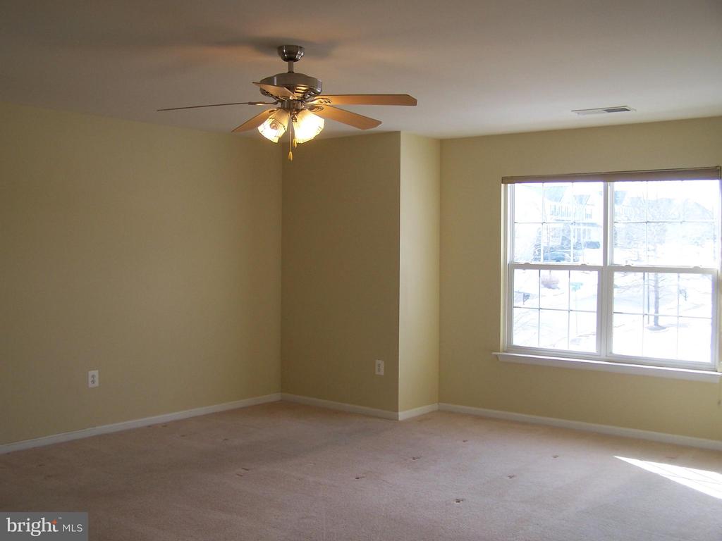 965 DEVONSHIRE CIRCLE