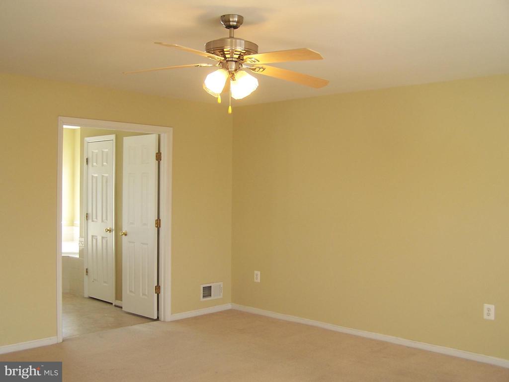 965 DEVONSHIRE CIRCLE