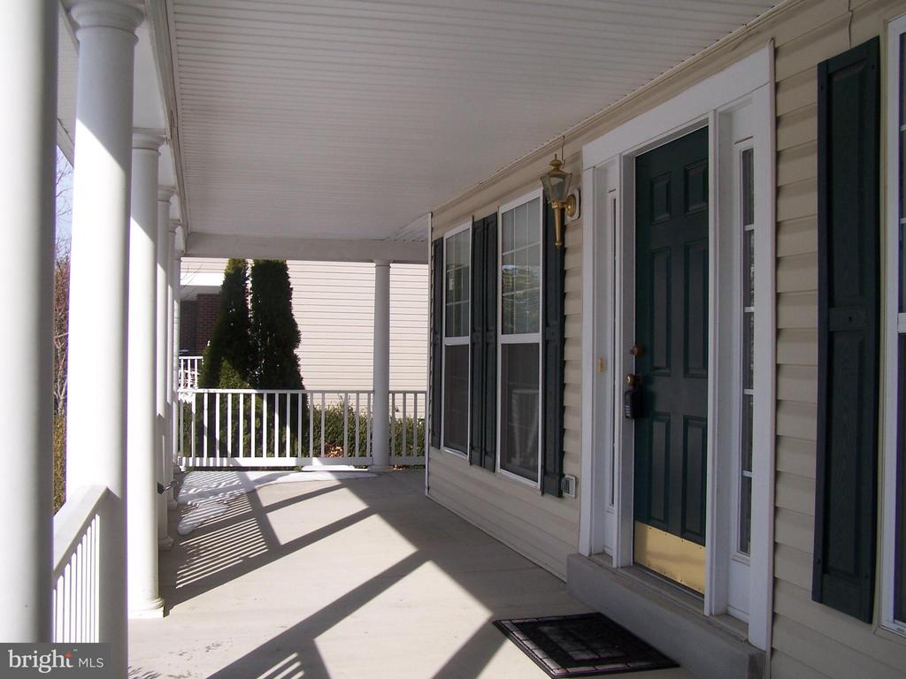 965 DEVONSHIRE CIRCLE