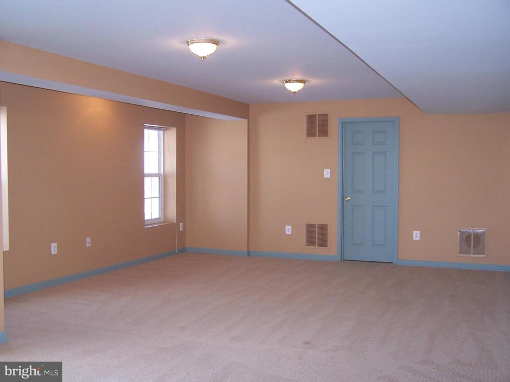 965 DEVONSHIRE CIRCLE