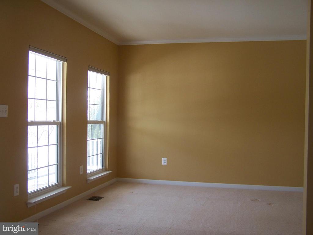 965 DEVONSHIRE CIRCLE
