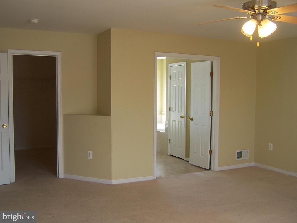 965 DEVONSHIRE CIRCLE
