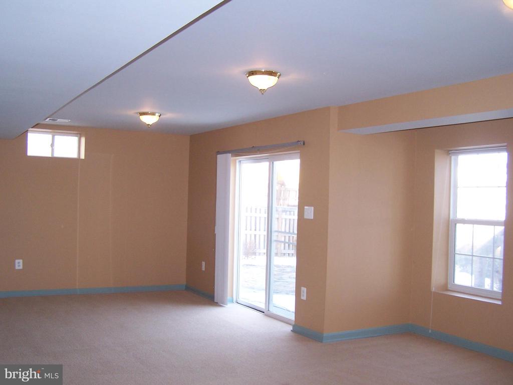 965 DEVONSHIRE CIRCLE