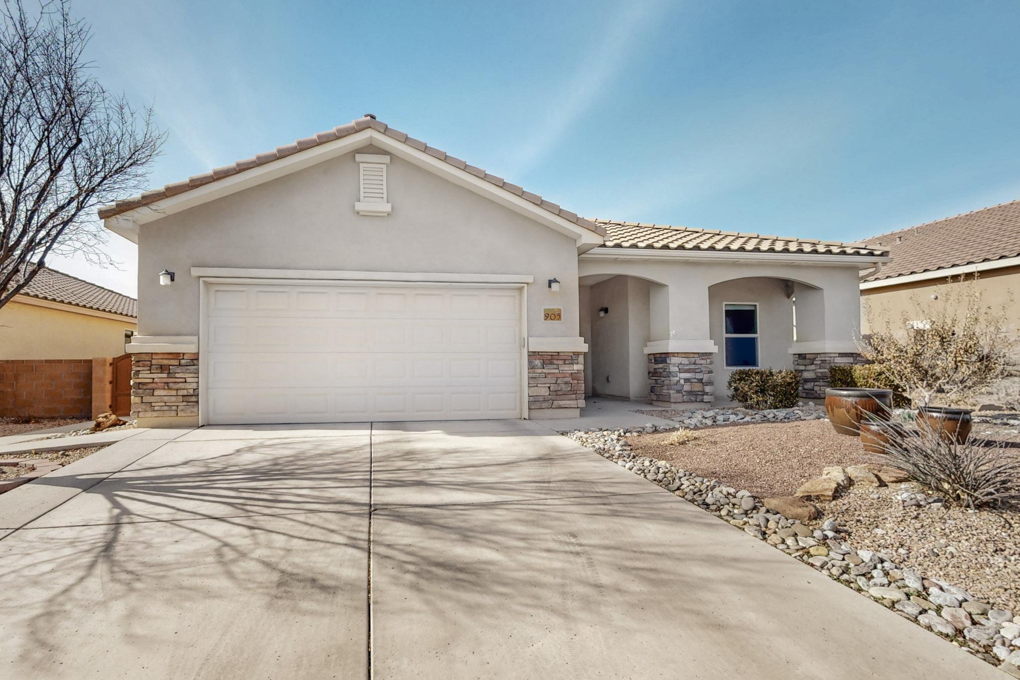 905 PRAIRIE ZINNIA Drive NE