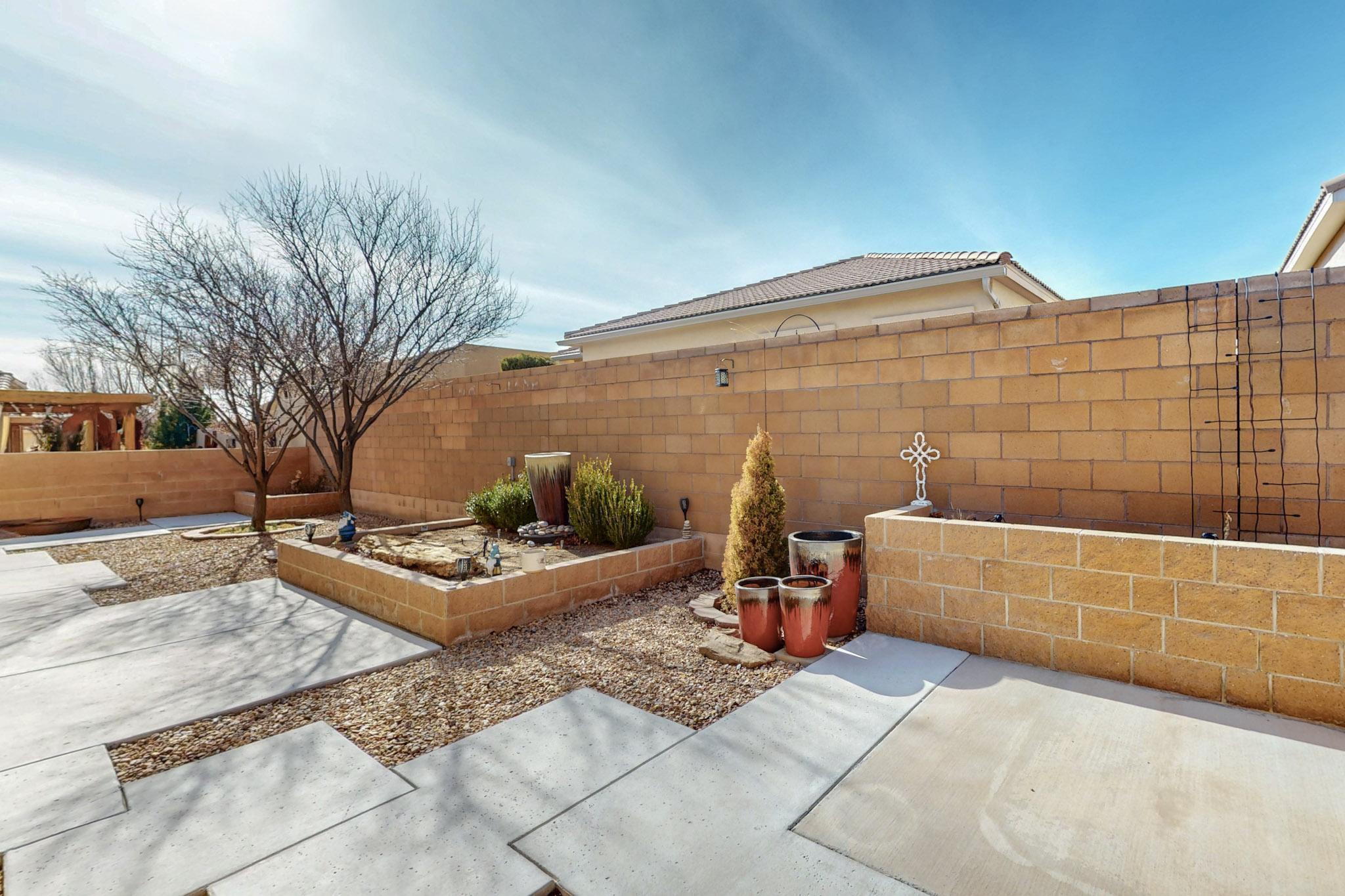 905 PRAIRIE ZINNIA Drive NE
