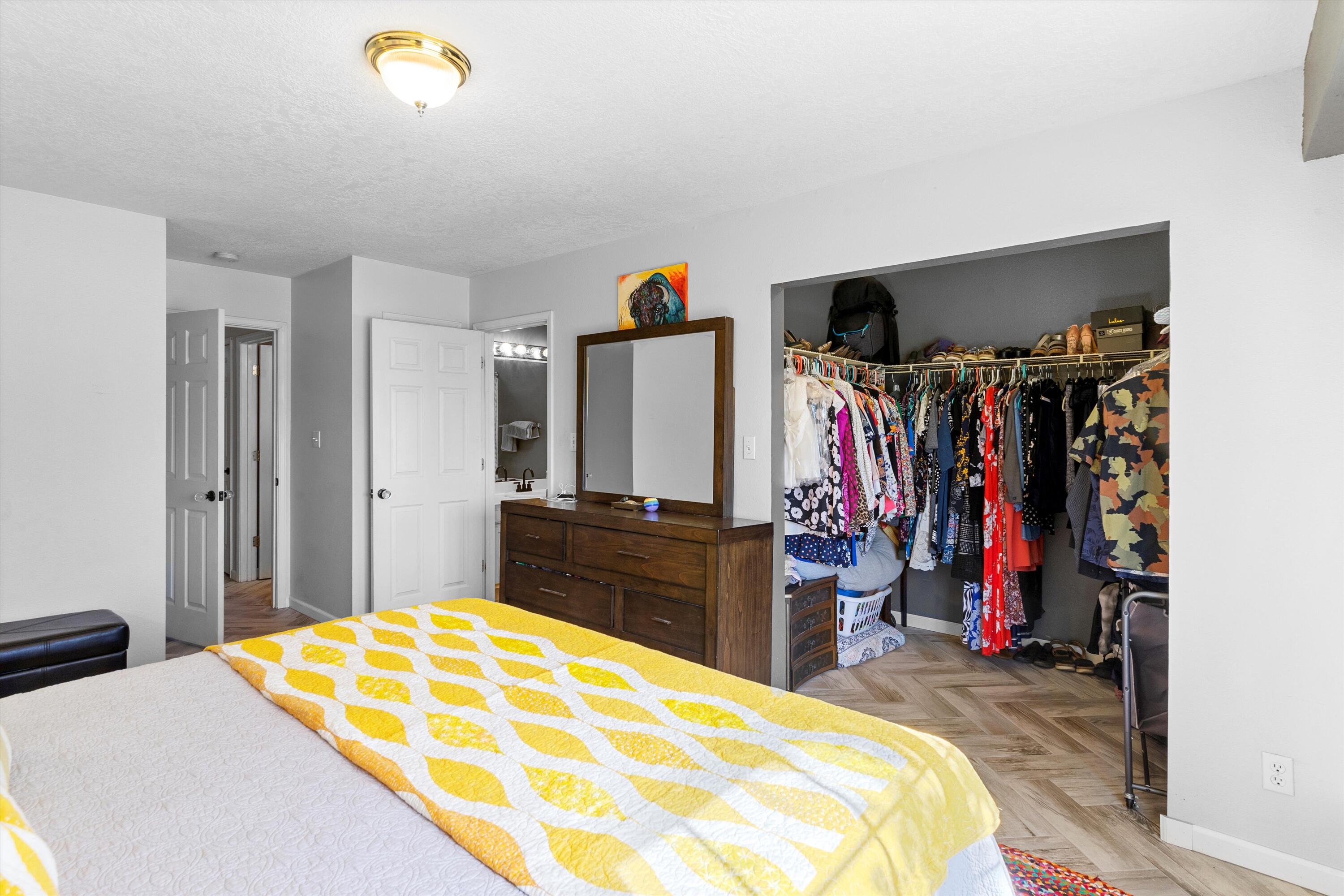 6968 ALBANY HILLS Drive NE