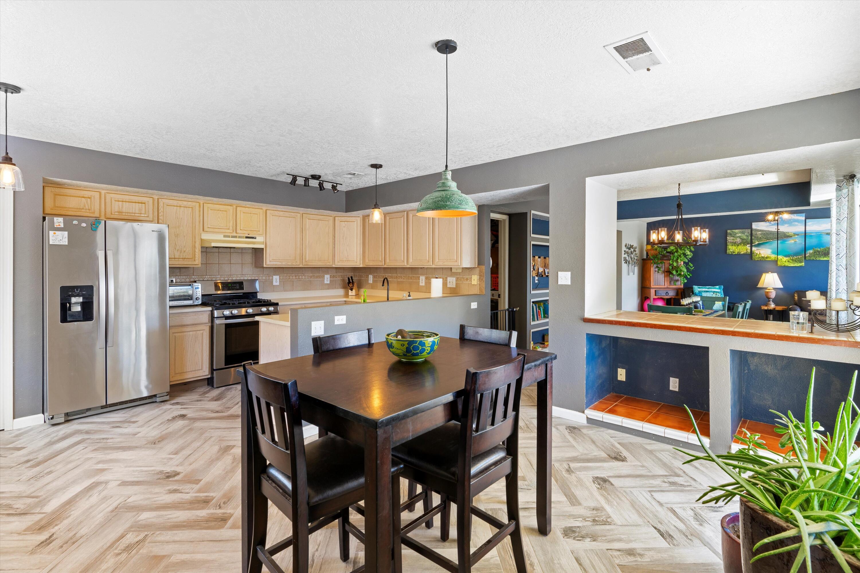 6968 ALBANY HILLS Drive NE