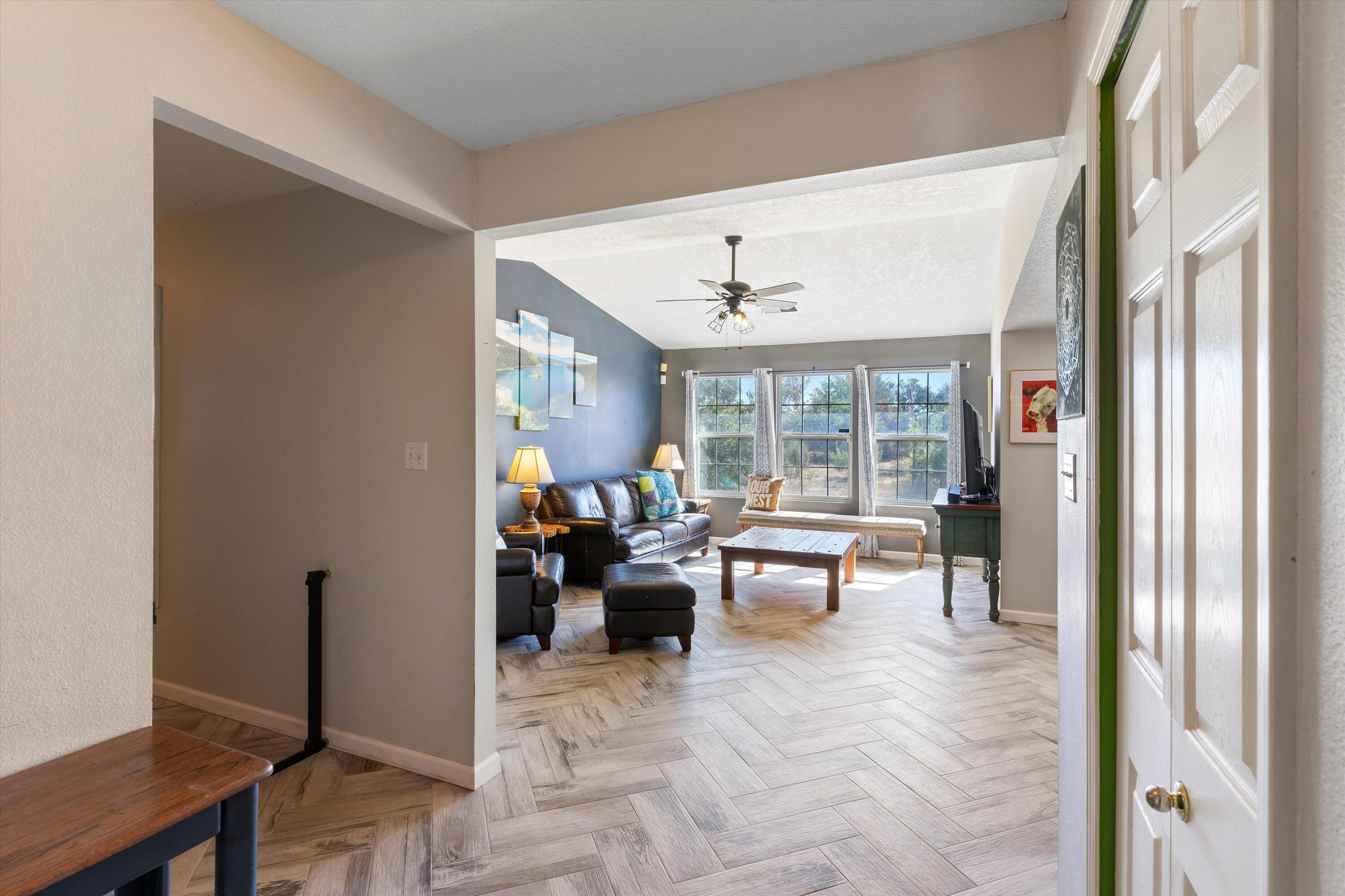 6968 ALBANY HILLS Drive NE