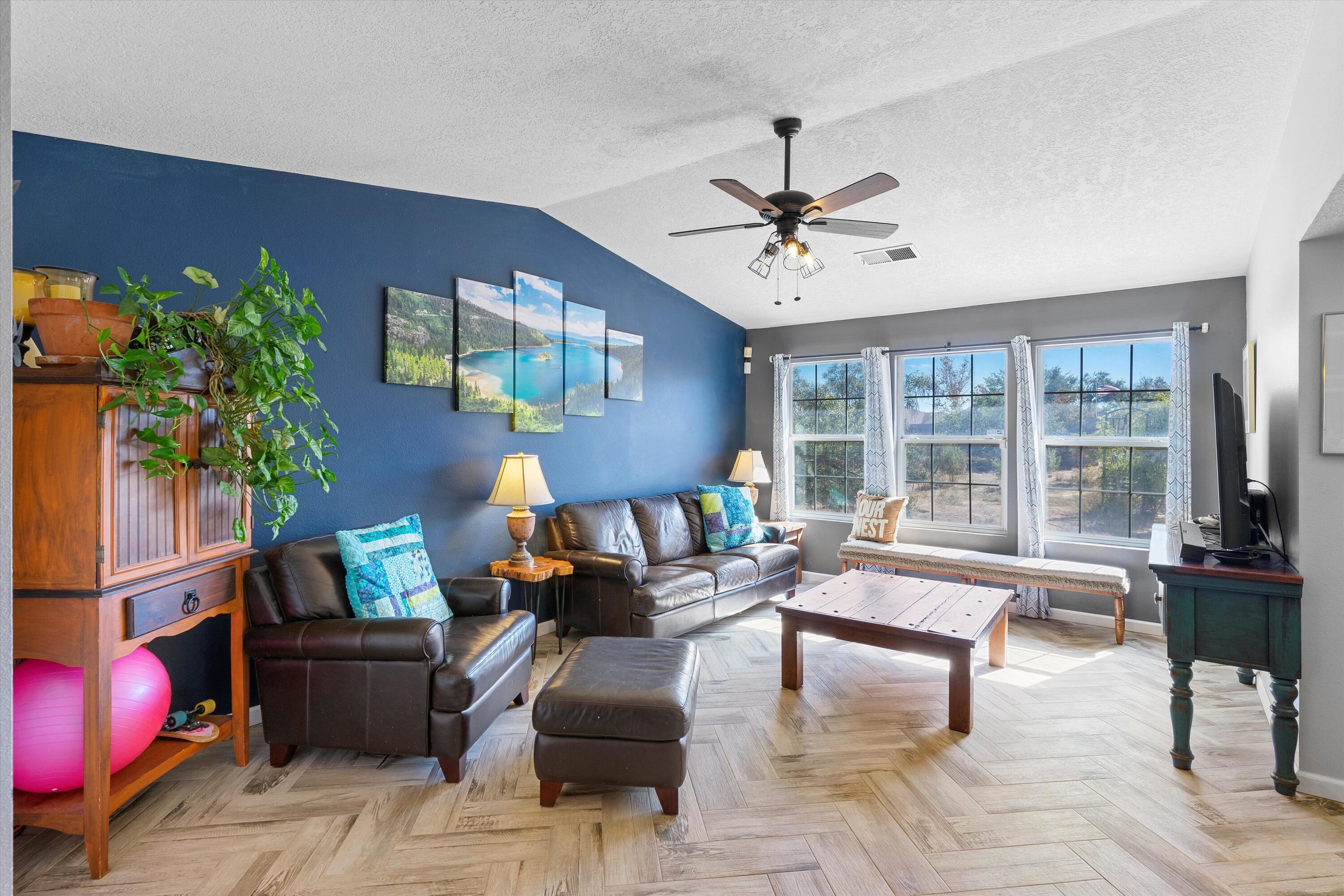 6968 ALBANY HILLS Drive NE