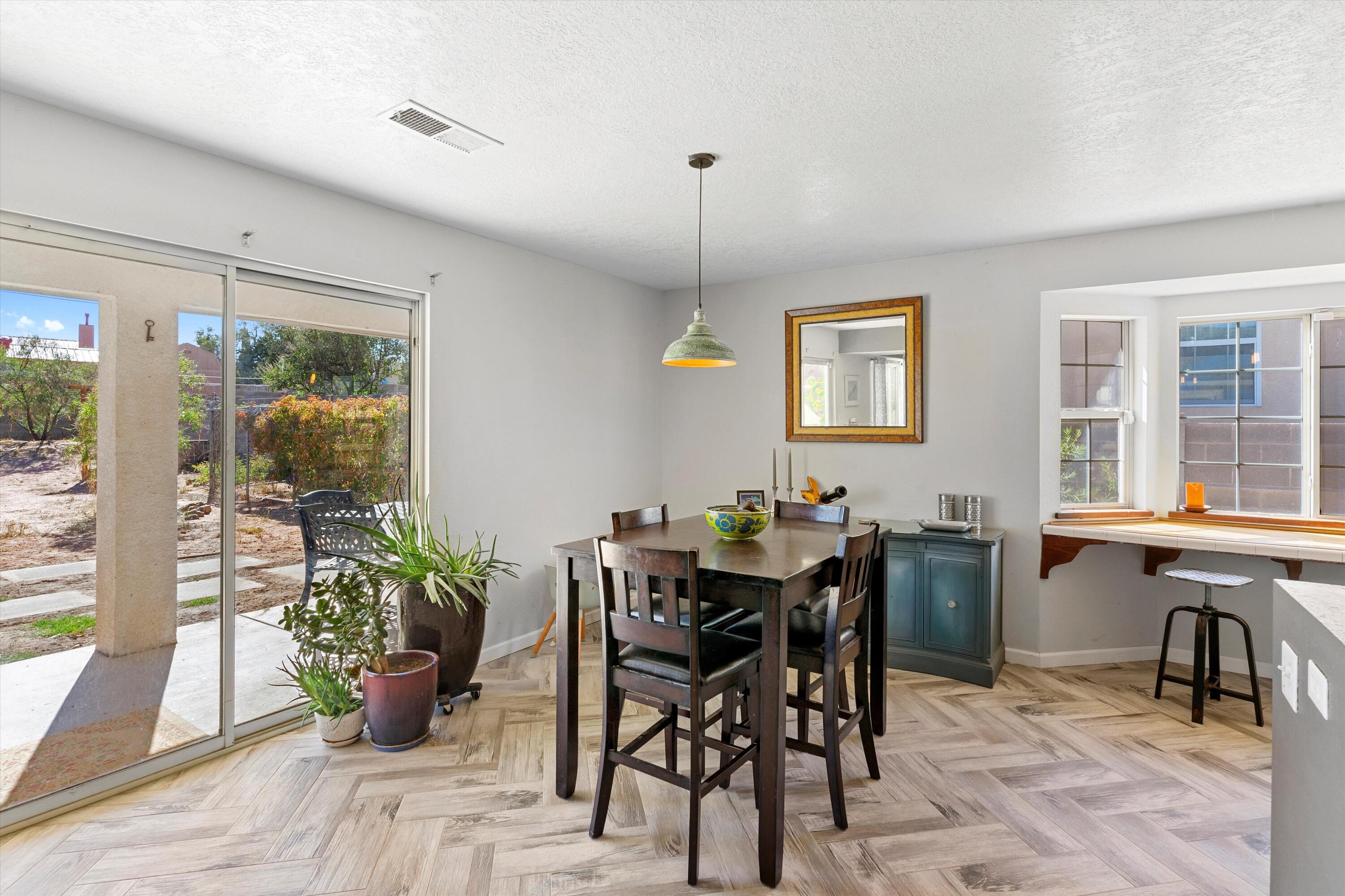 6968 ALBANY HILLS Drive NE