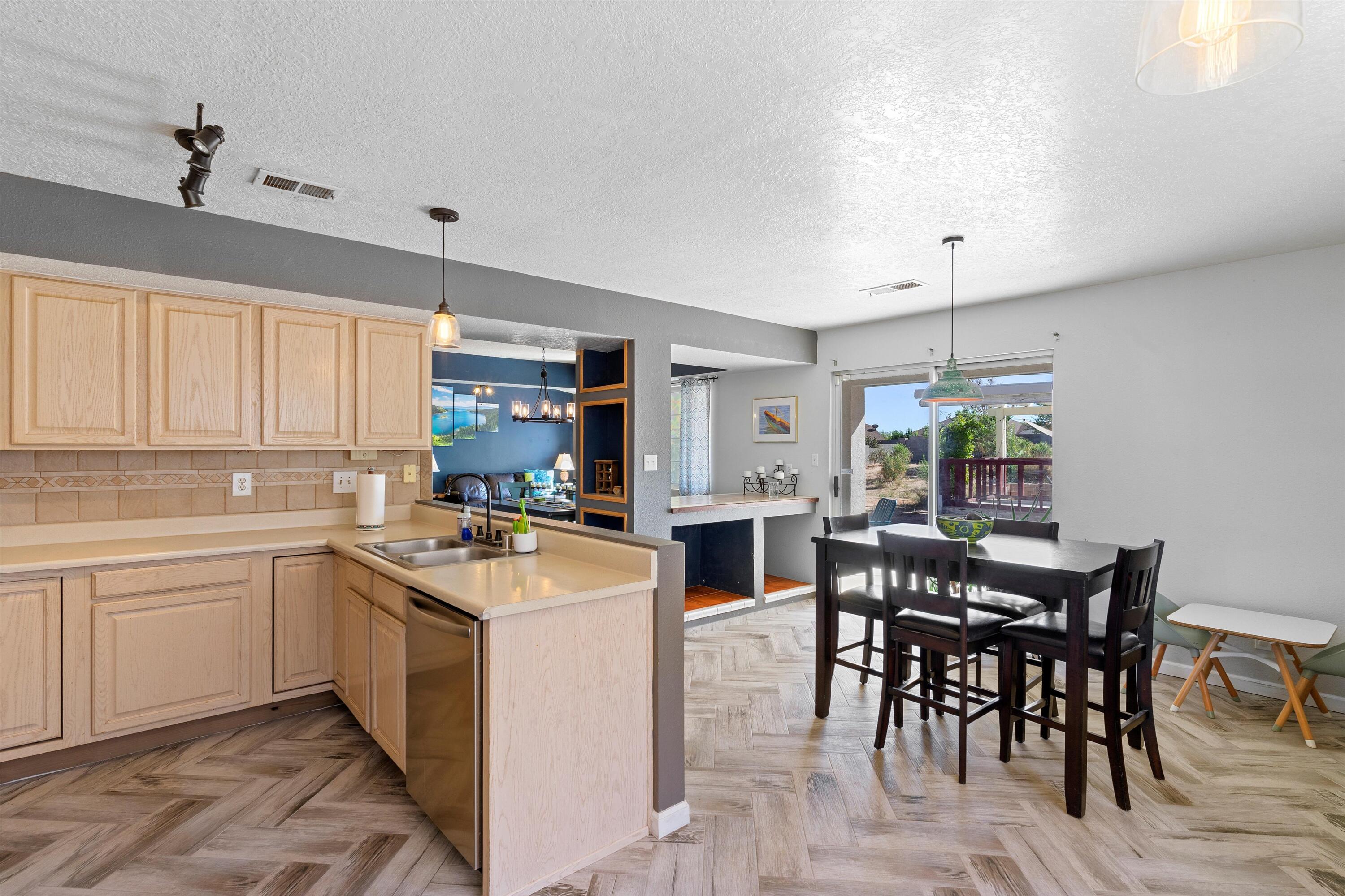 6968 ALBANY HILLS Drive NE