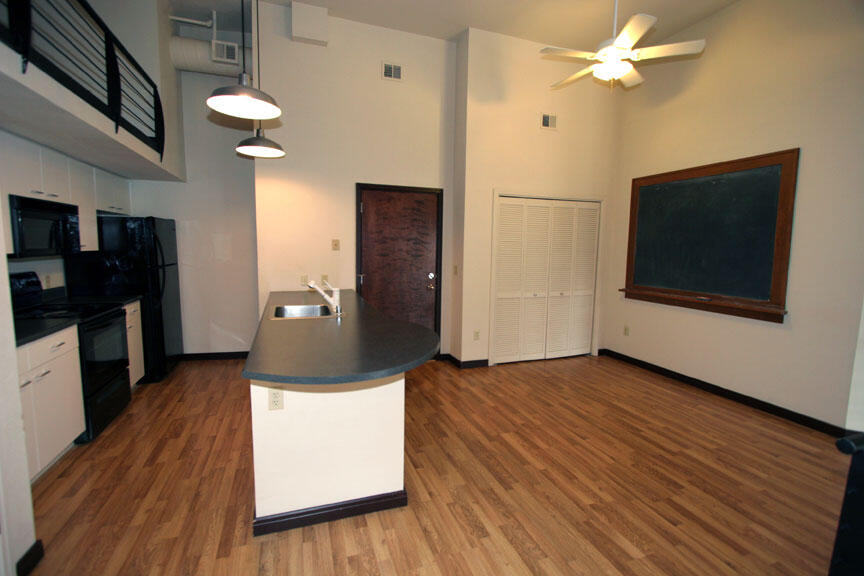 301 CENTRAL Avenue NE 305
