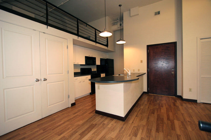 301 CENTRAL Avenue NE 305