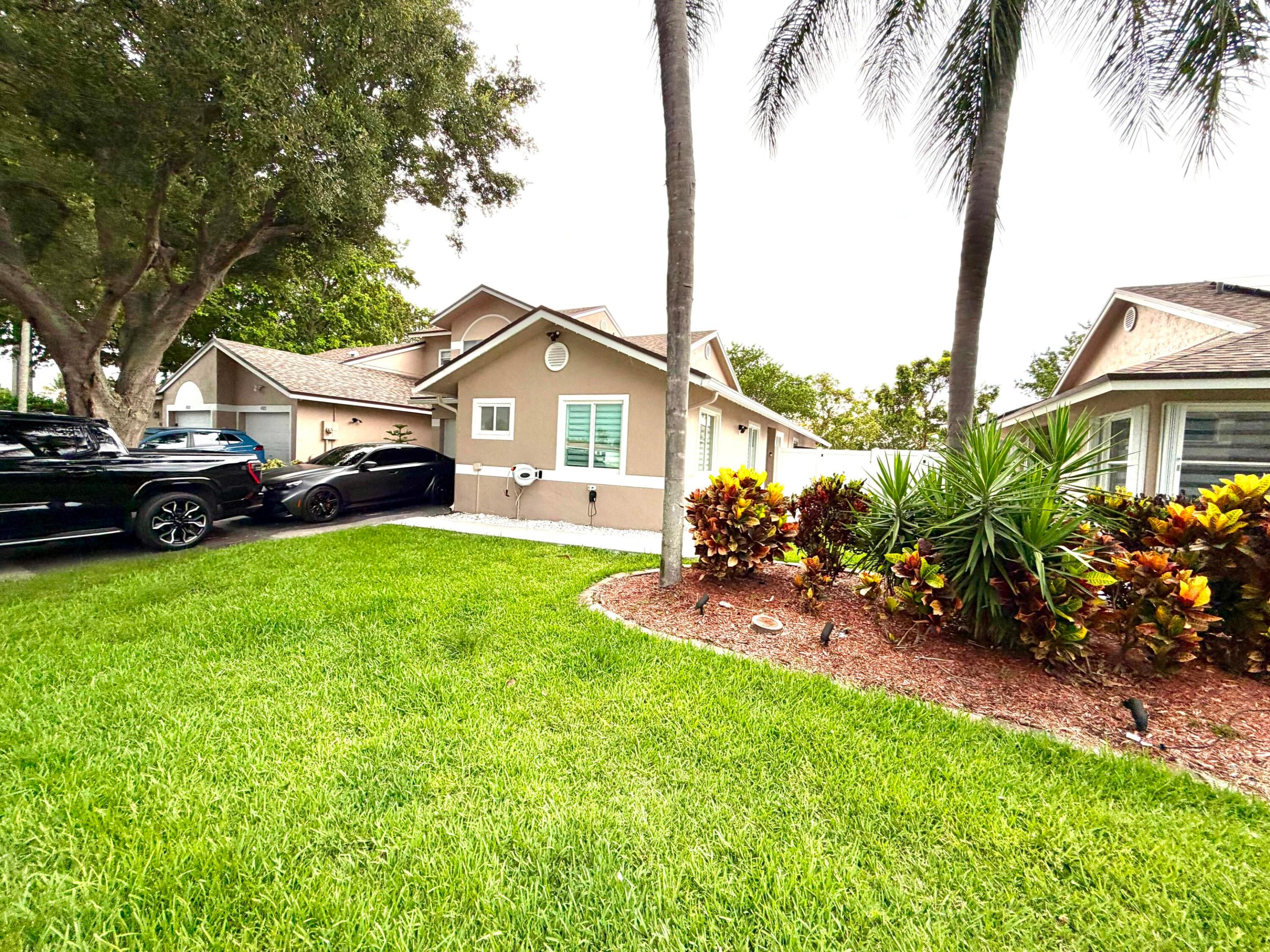 4929 W Lakes Drive