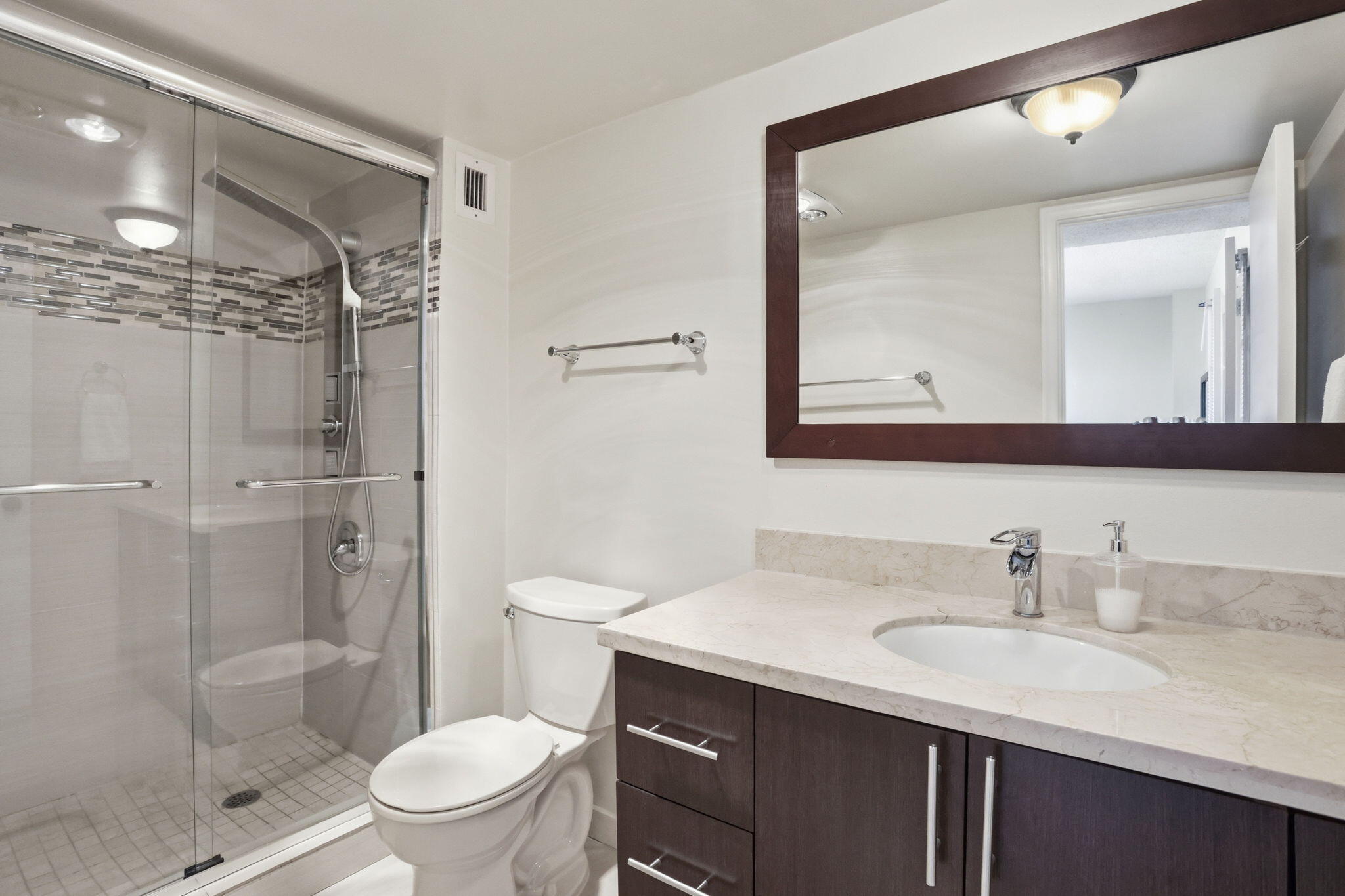 2000 S OCEAN Boulevard 2L, Lauderdale-By-The-Sea Unit: 2L