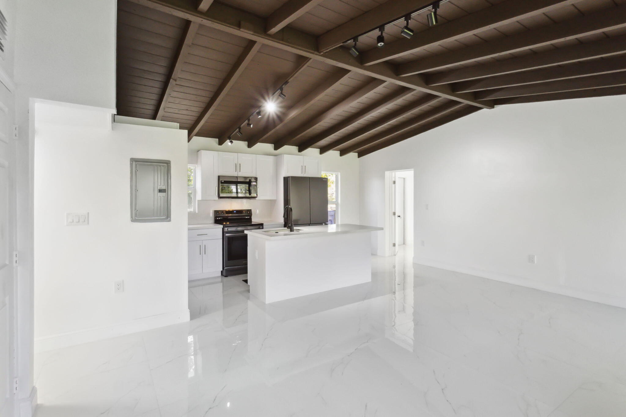 1530 NW 18TH Court