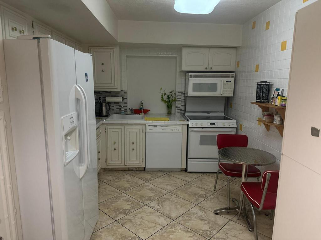 1000 Parkview Drive 102, Hallandale Beach Unit: 102