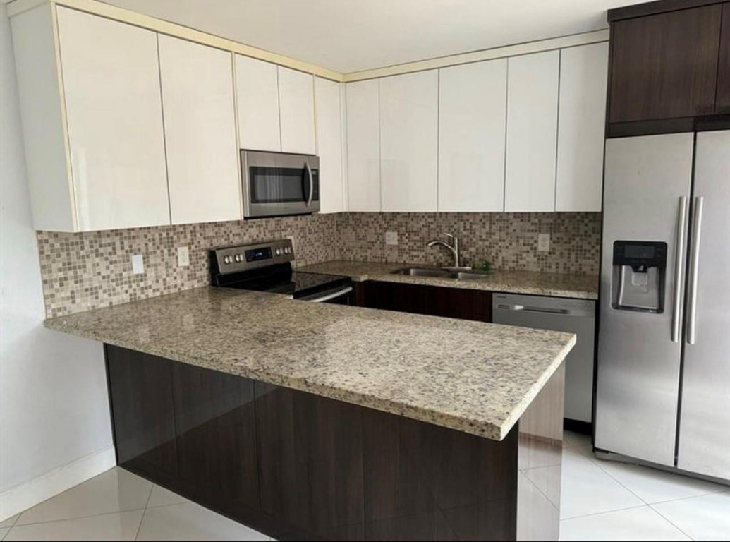 2855 SW 12th Street, Deerfield Beach