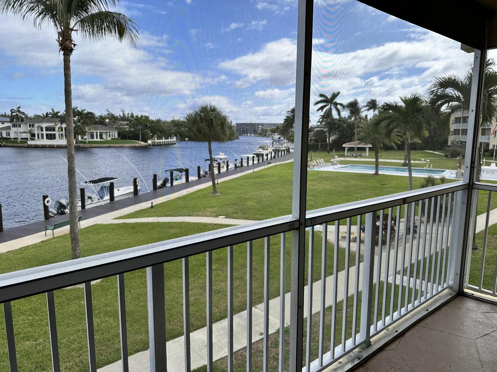 330 N Federal Highway 211