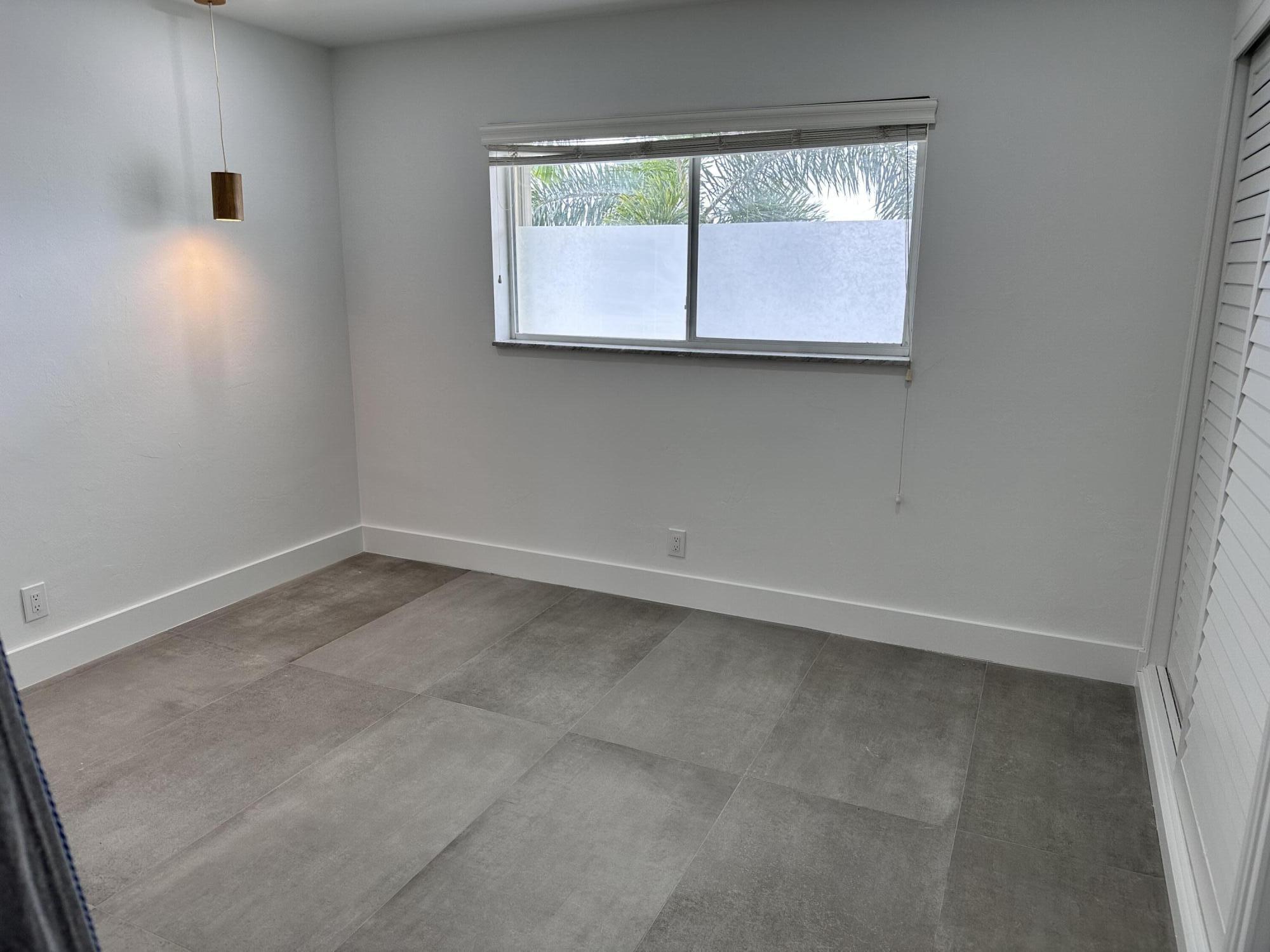 330 N Federal Highway 211