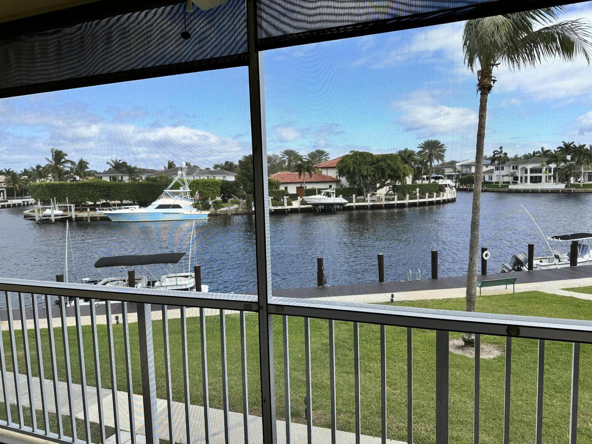 330 N Federal Highway 211