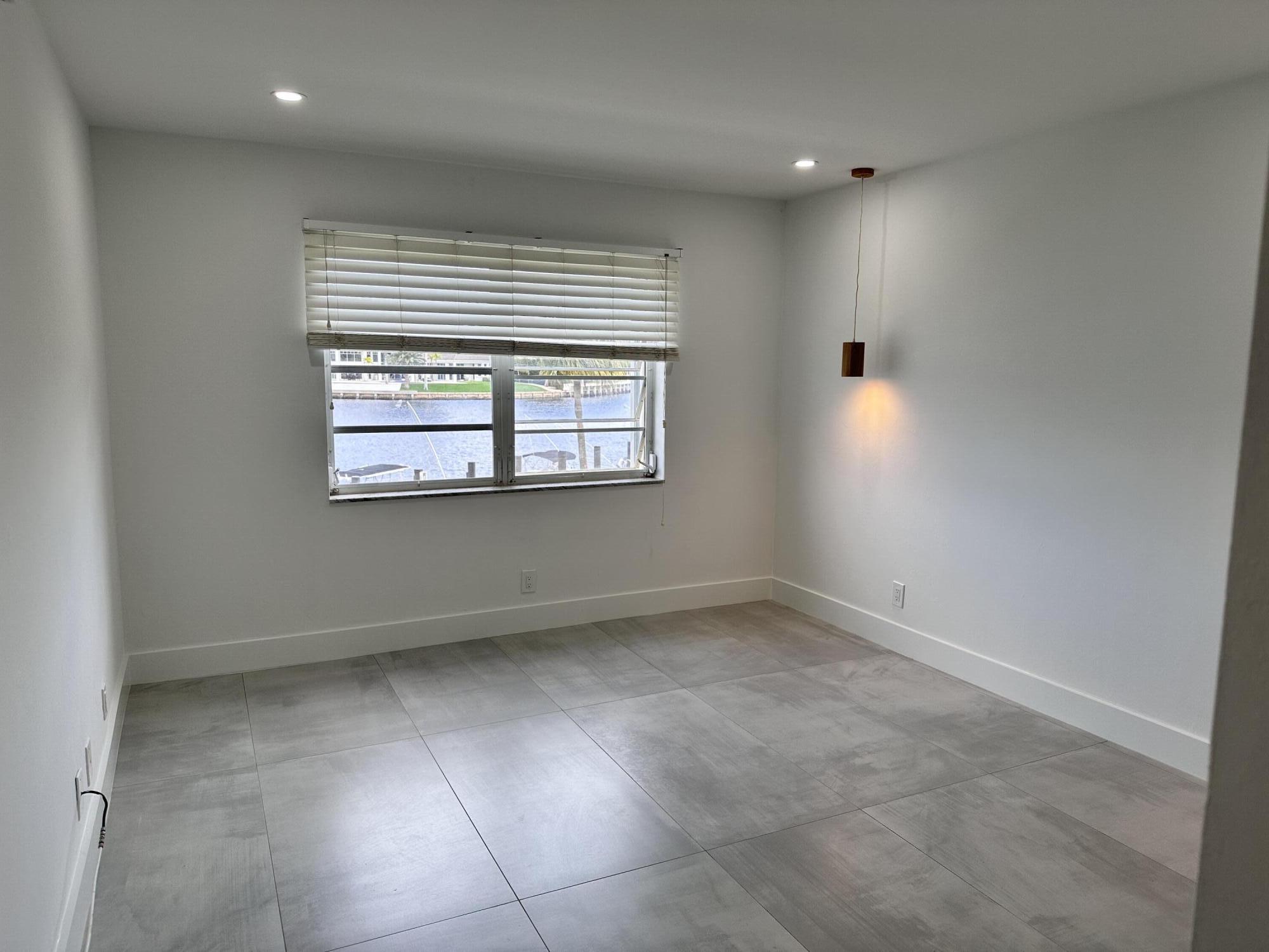 330 N Federal Highway 211