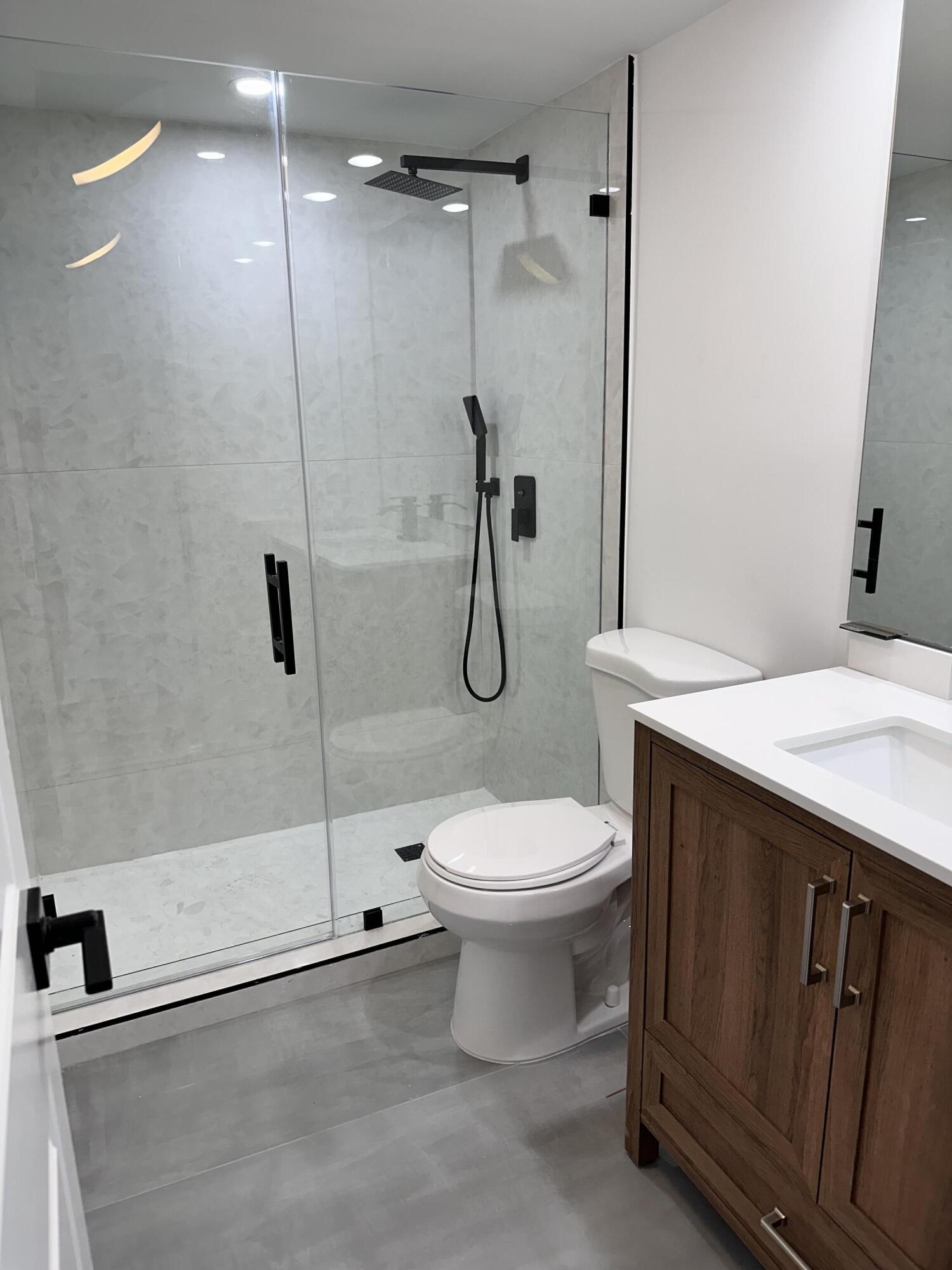 330 N Federal Highway 211