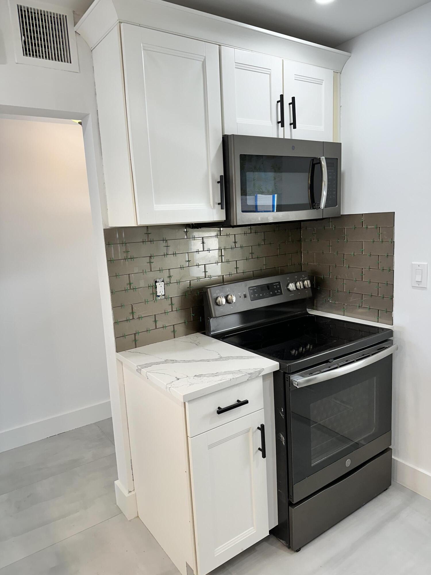 330 N Federal Highway 211